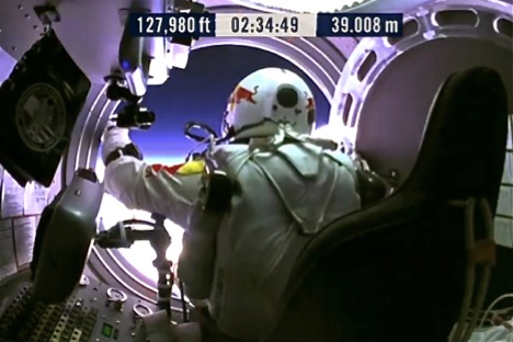 Felix leaves the capsule