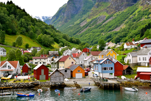 norway-fjord-village