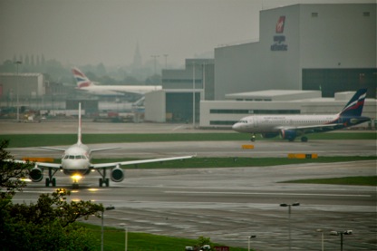 A BA A320 lines-up on Runway 27 Right