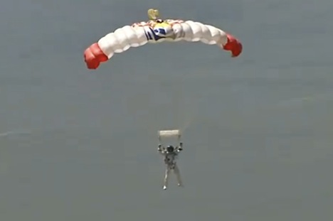 Felix under parachute