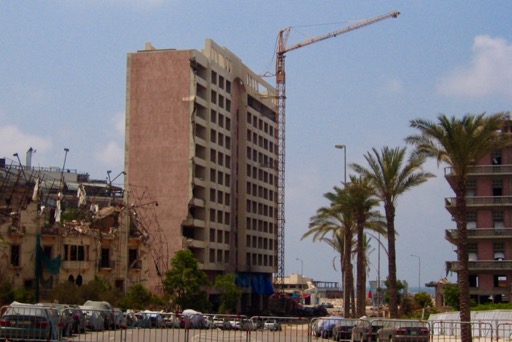 Hariri_Looking south on road